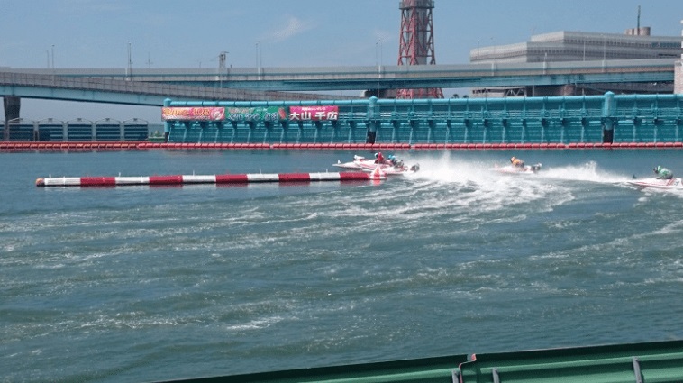 福岡競艇場のうねりが発生した水面